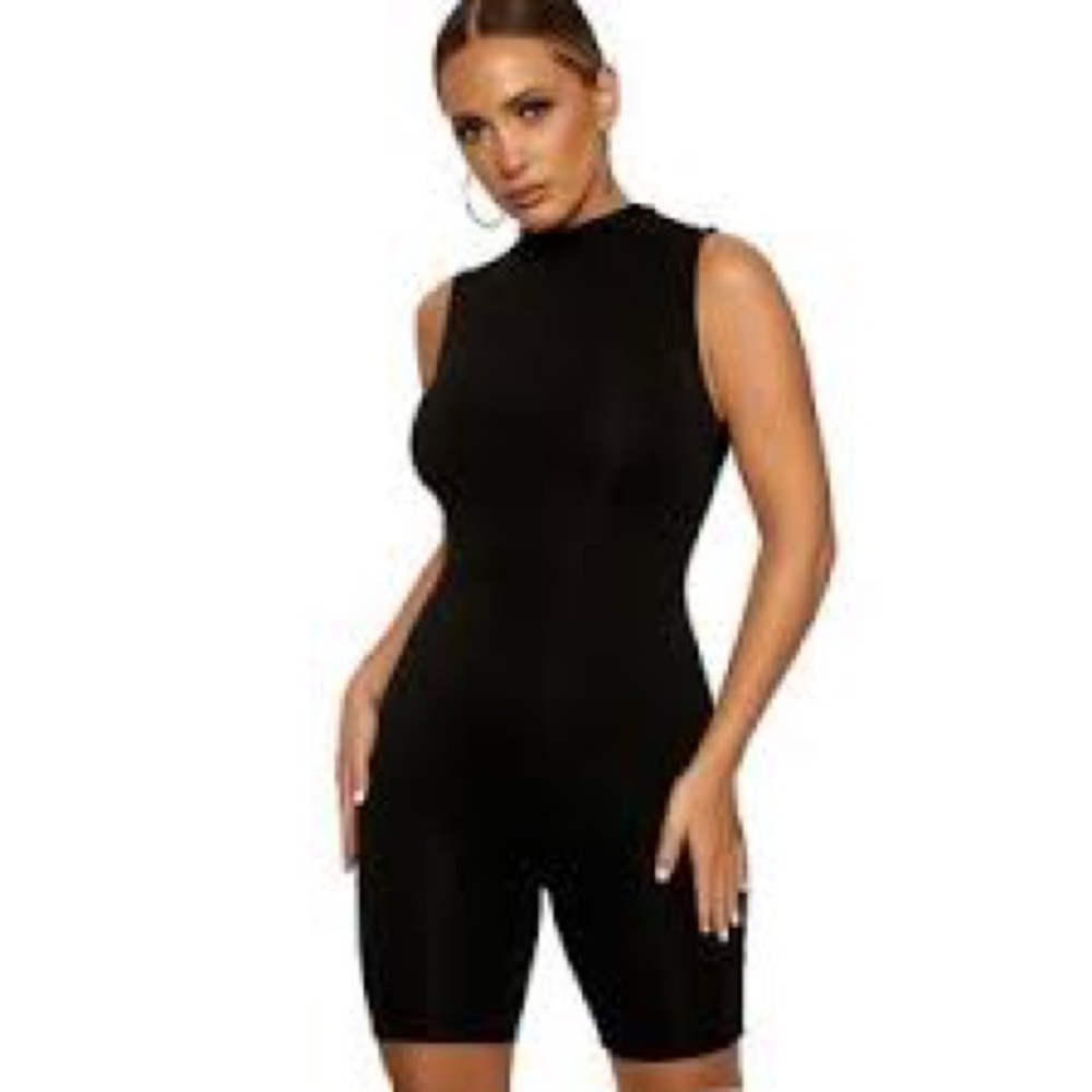 Naked wardrobe sleeveless jumpsuit short